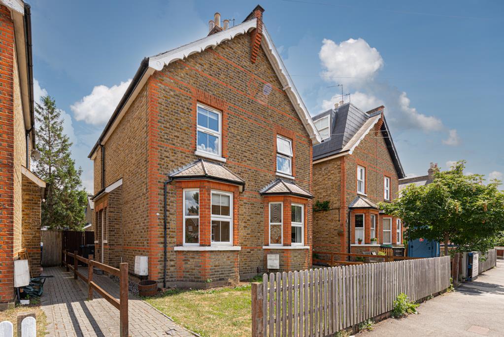 Egmont Road, Surbiton 3 bed semidetached house £650,000