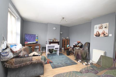 211 Wrythe Lane, Carshalton, SM5 1UA