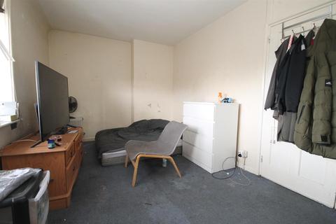211 Wrythe Lane, Carshalton, SM5 1UA