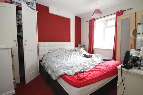 211 Wrythe Lane, Carshalton, SM5 1UA