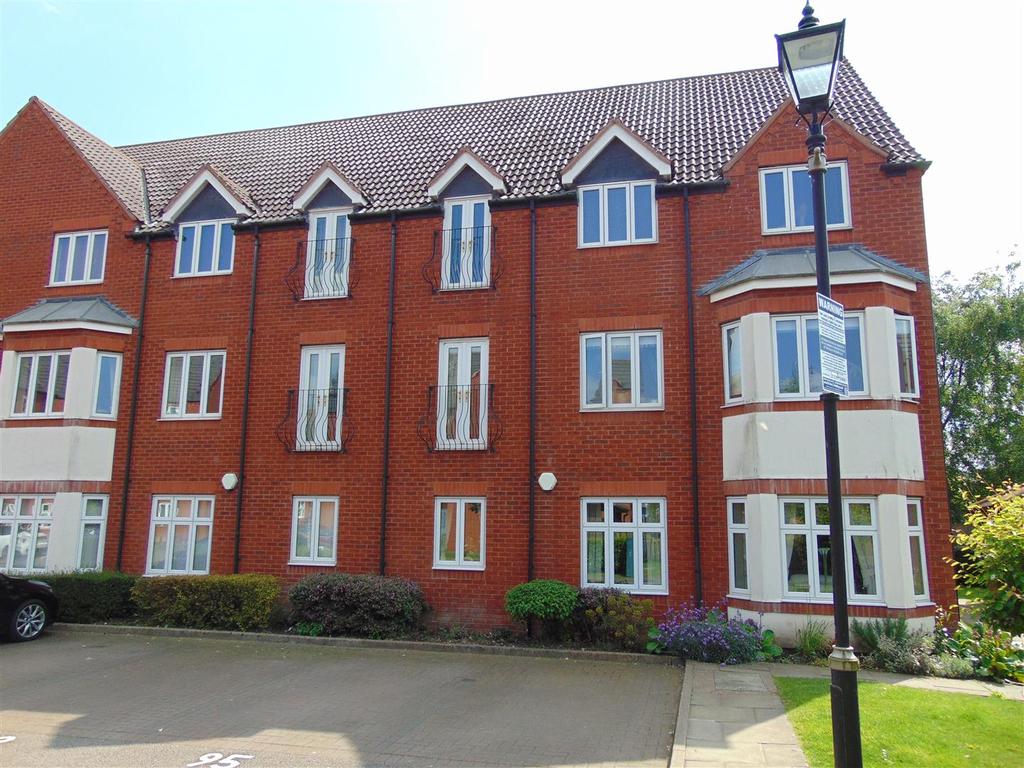 The Briars, Aldridge 2 bed flat for sale £152,500