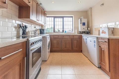 10 Mount Road, Burntwood, WS7 0AJ