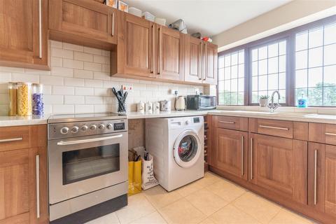 10 Mount Road, Burntwood, WS7 0AJ