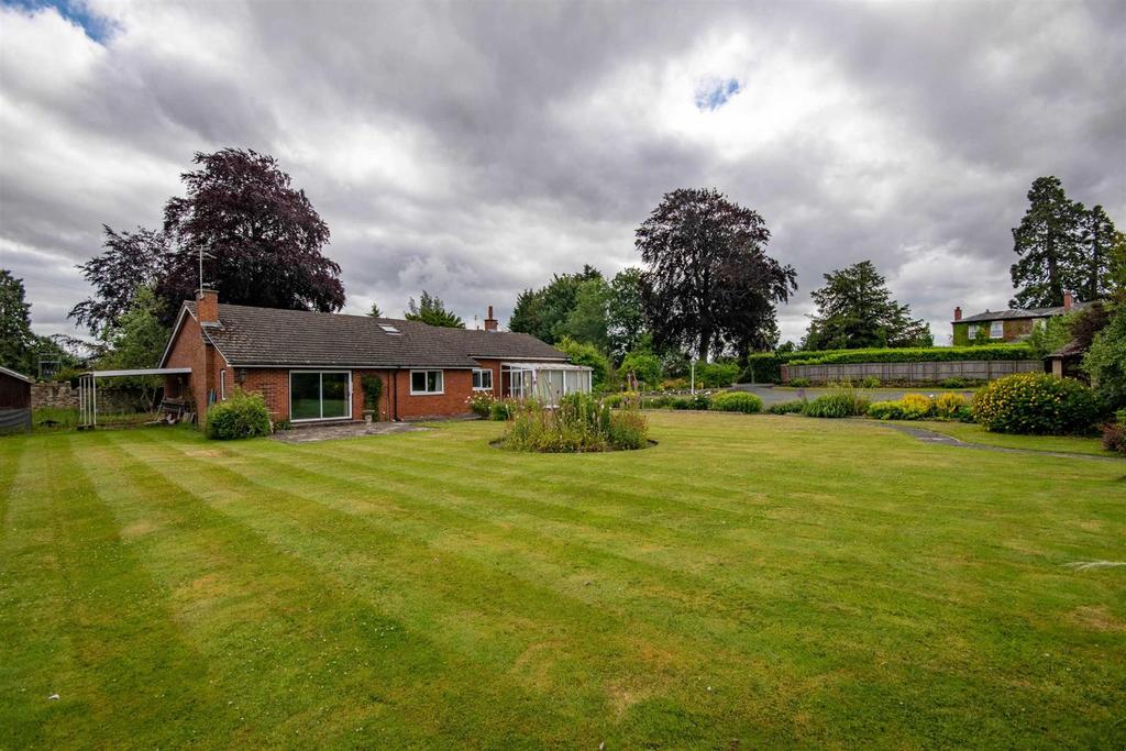 Weston Lane, Oswestry 3 bed detached bungalow £650,000