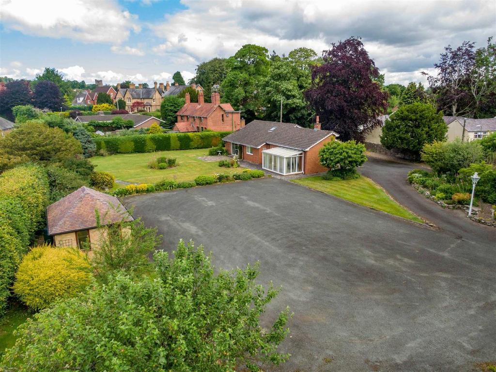 Weston Lane, Oswestry 3 bed detached bungalow £650,000
