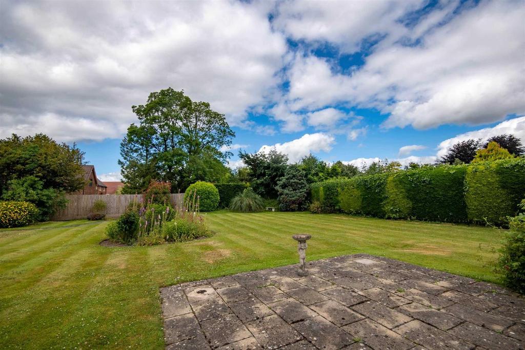 Weston Lane, Oswestry 3 bed detached bungalow £650,000