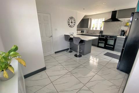 10 Hillside, Ancaster, Grantham, NG32 3PX