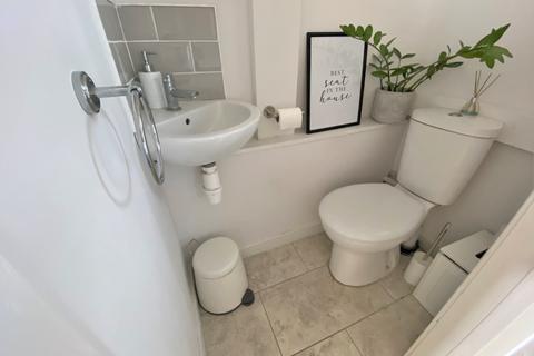 10 Hillside, Ancaster, Grantham, NG32 3PX