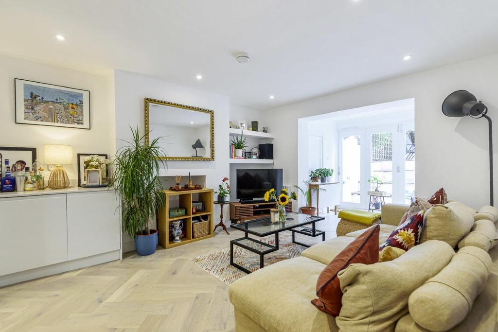 Ferndale Road, Clapham 2 bed flat £575,000