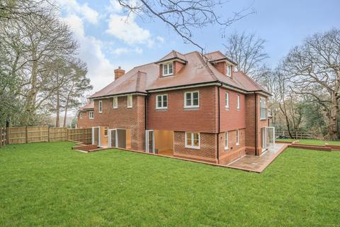 5 bedroom detached house for sale - All Saints Cottages, Fernhill Lane, Camberley, GU17