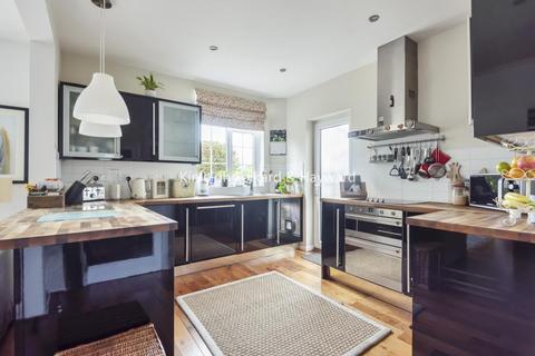 26 Heathway, Croydon, CR0 8PY