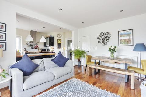 26 Heathway, Croydon, CR0 8PY