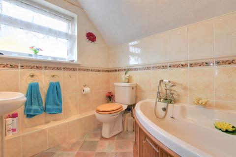 33 West Avenue, Mayland, Chelmsford, CM3 6AE