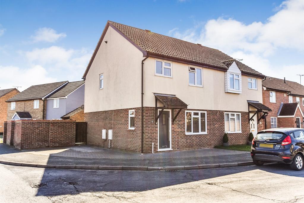 Rowan Drive, Heybridge 3 bed semidetached house £367,500