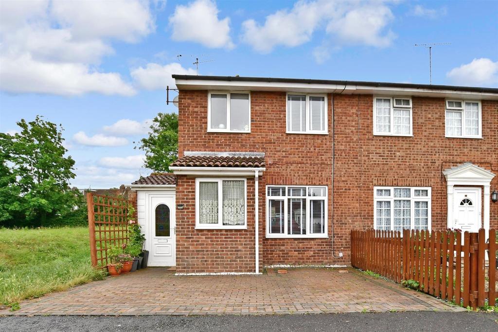 Windward Close, Beaumont Park, Littlehampton, West Sussex 3 bed semi