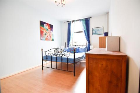 2 bedroom flat for sale - Royal College Street, London, NW1 0TA
