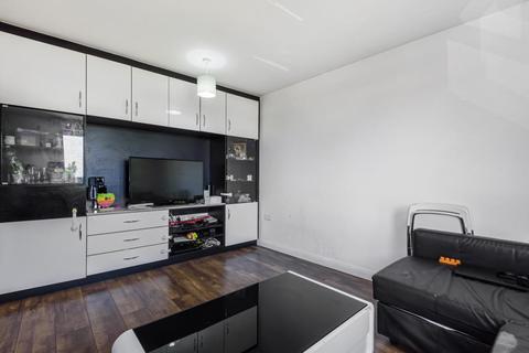 Flat 19, 4 Lyons Way, Slough, SL2 5BZ