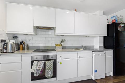 Flat 19, 4 Lyons Way, Slough, SL2 5BZ