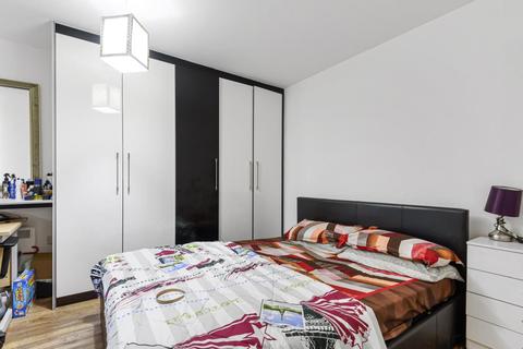 Flat 19, 4 Lyons Way, Slough, SL2 5BZ