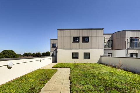 Flat 19, 4 Lyons Way, Slough, SL2 5BZ