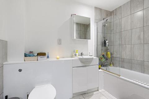 Flat 19, 4 Lyons Way, Slough, SL2 5BZ