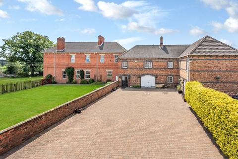 6 bedroom manor house for sale - 124, Chesterfield Road, Barlborough, Chesterfield S43 4TT