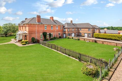 6 bedroom manor house for sale - 124, Chesterfield Road, Barlborough, Chesterfield S43 4TT