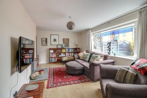 4 bedroom semi-detached house for sale - Wapshott Road, Staines-Upon-Thames TW18 3HB