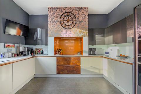 5 bedroom semi-detached house for sale, Batley Field Hill