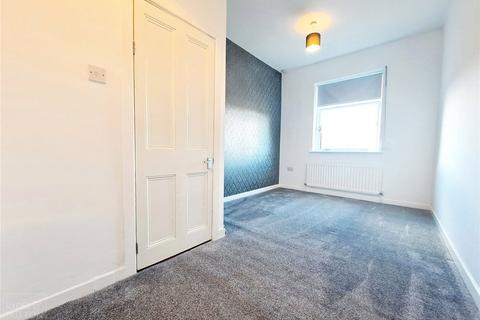 307 Greenacres Road, Oldham, OL4 2EJ