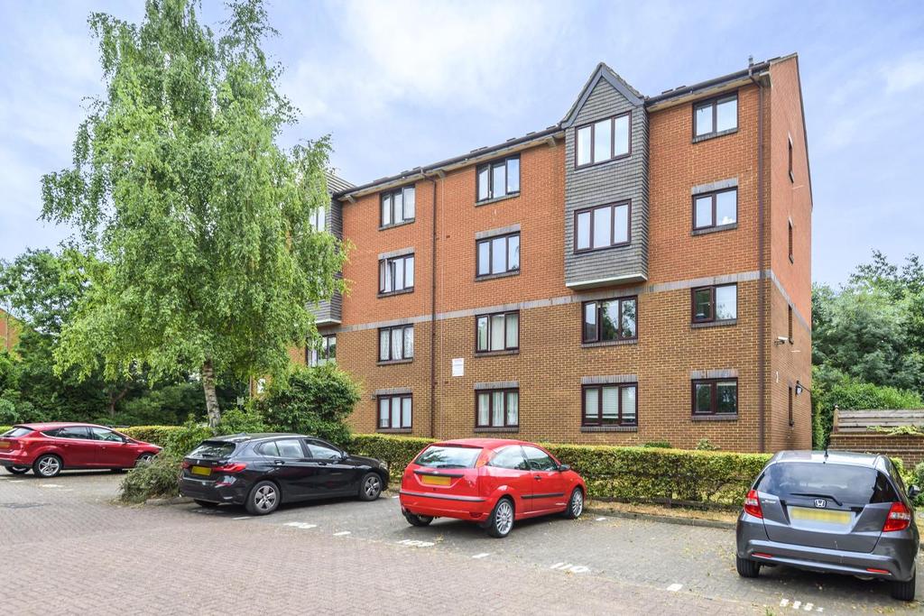 St. Benedicts Close, Tooting 2 bed flat for sale £375,000