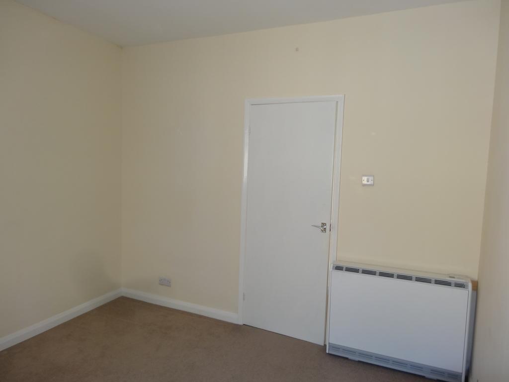 Bedroom (2 of 2)
