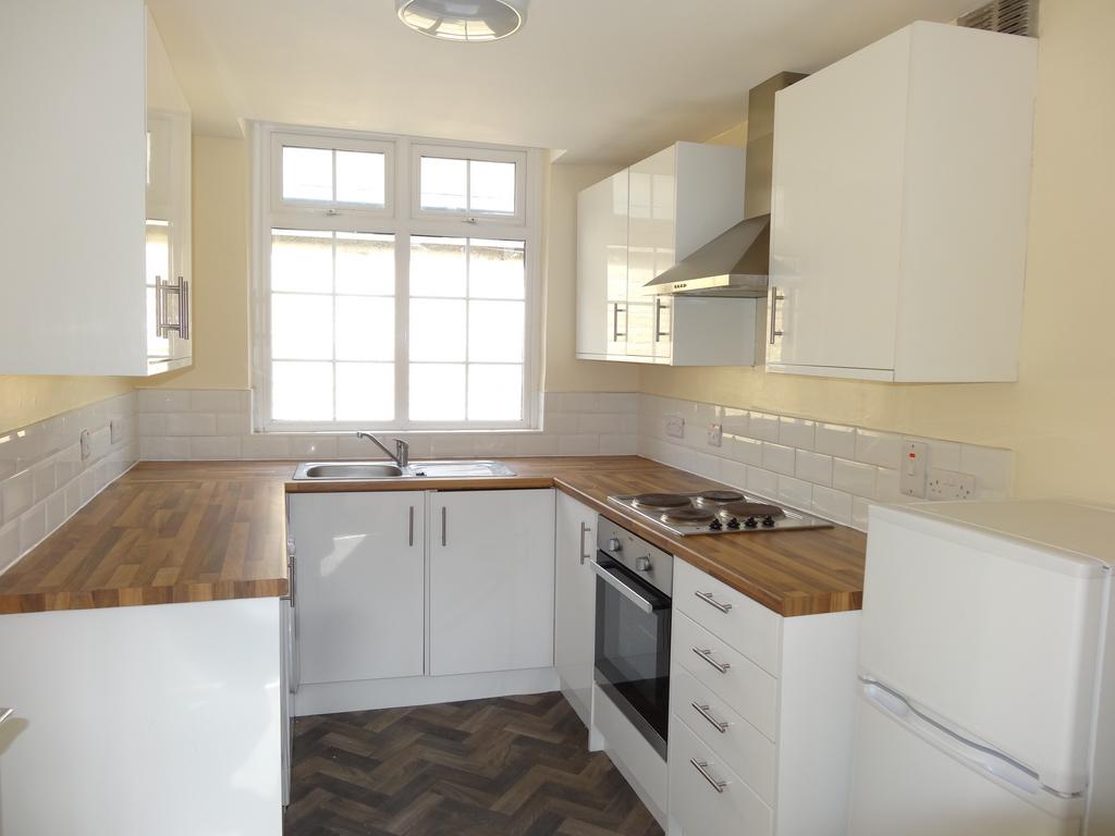 Kitchen (1 of 2)