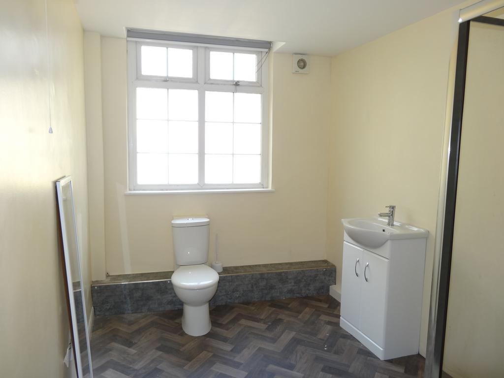 Shower Room (1 of 2)