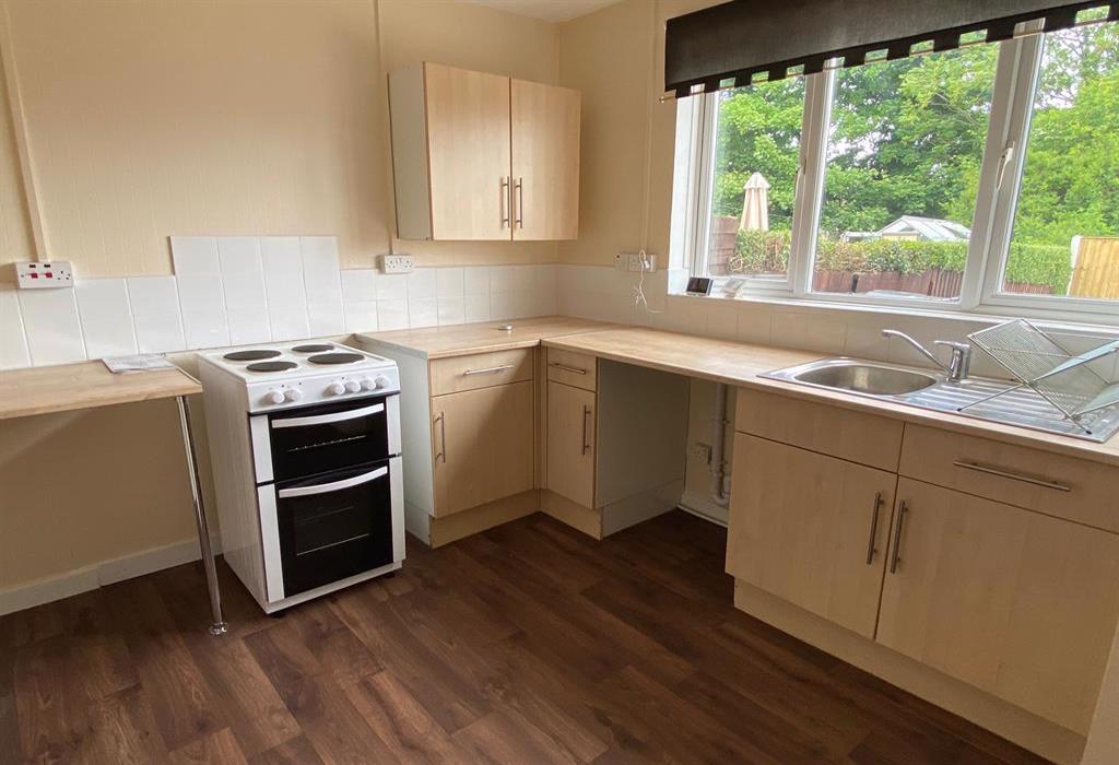Devon Drive, Brimington, Chesterfield 3 bed semidetached house £625