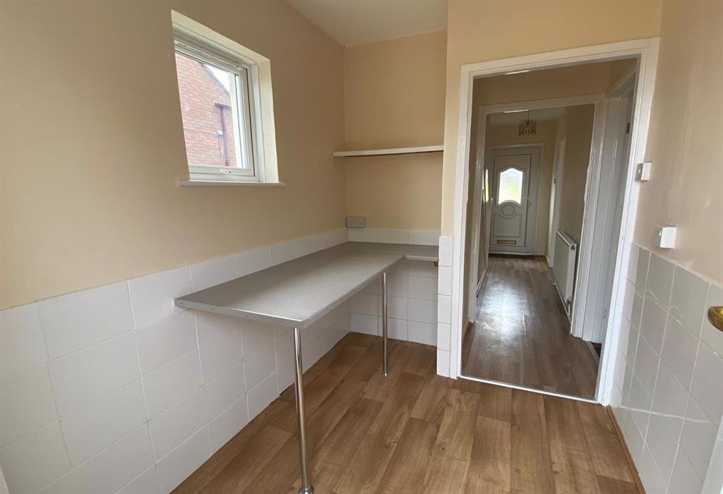 Devon Drive, Brimington, Chesterfield 3 bed semidetached house £625