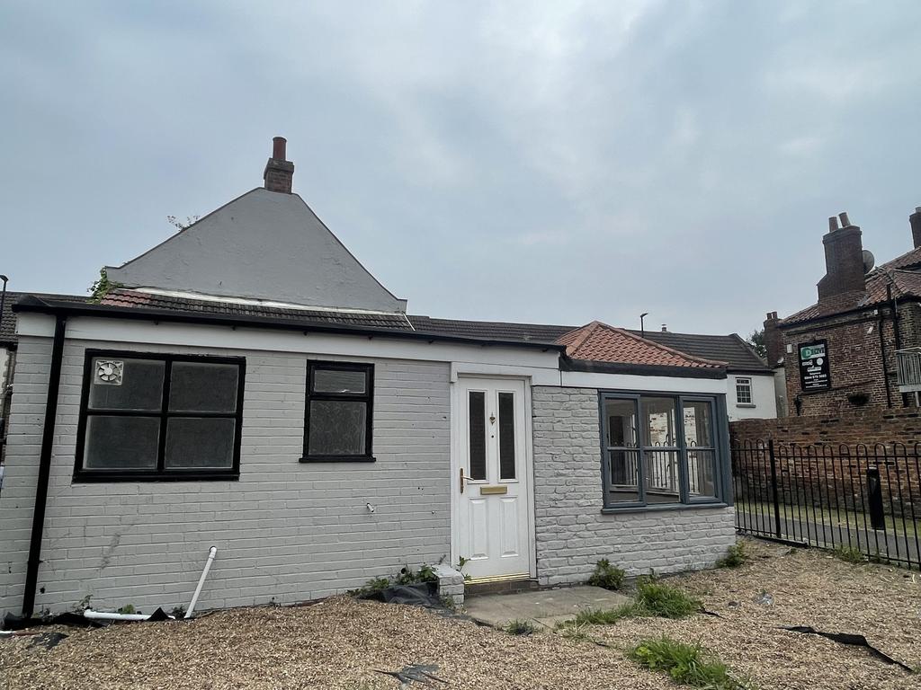 High Street Crowle Scunthorpe DN17 4LB 3 bed cottage for sale £190,000