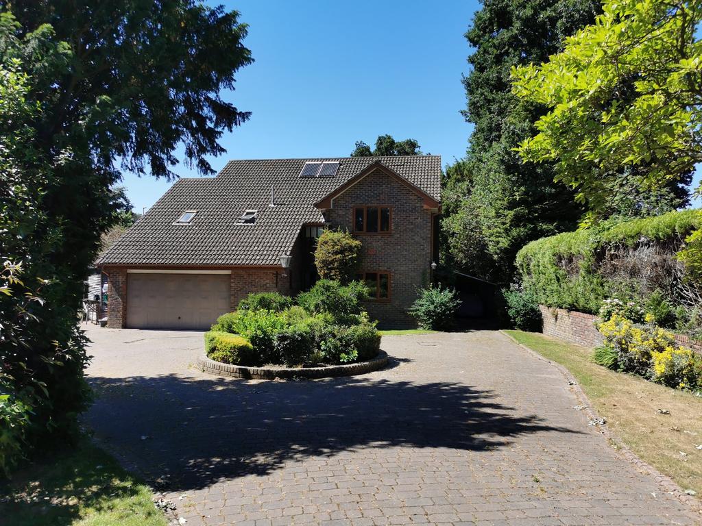 CATISFIELD ROAD, FAREHAM. GUIDE PRICE £850,000 £875,000. 6 bed