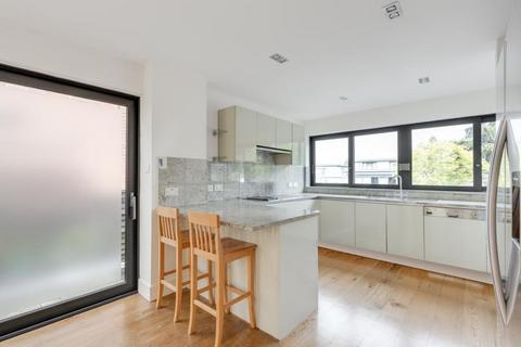 5 bedroom detached house to rent, Golders Park Close, London, NW11