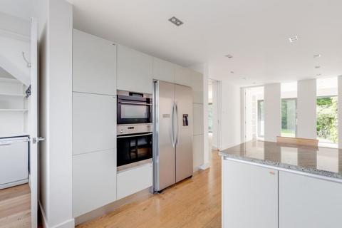 5 bedroom detached house to rent, Golders Park Close, London, NW11