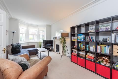 4 bedroom end of terrace house to rent, Iveley Road,London