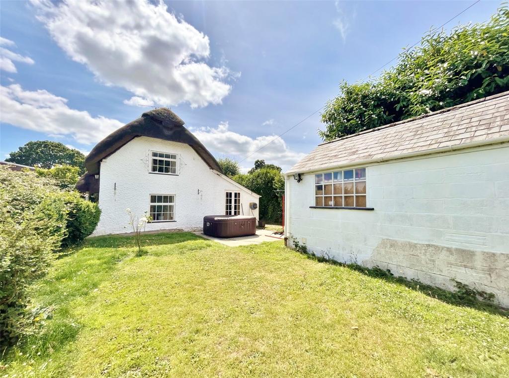 Ringwood Road, Verwood, Dorset, BH31 2 bed detached house for sale £450,000