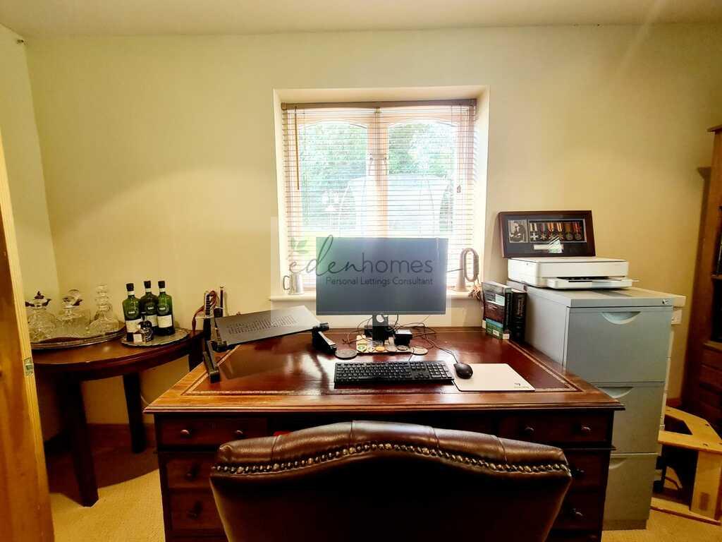 Desk.jfif