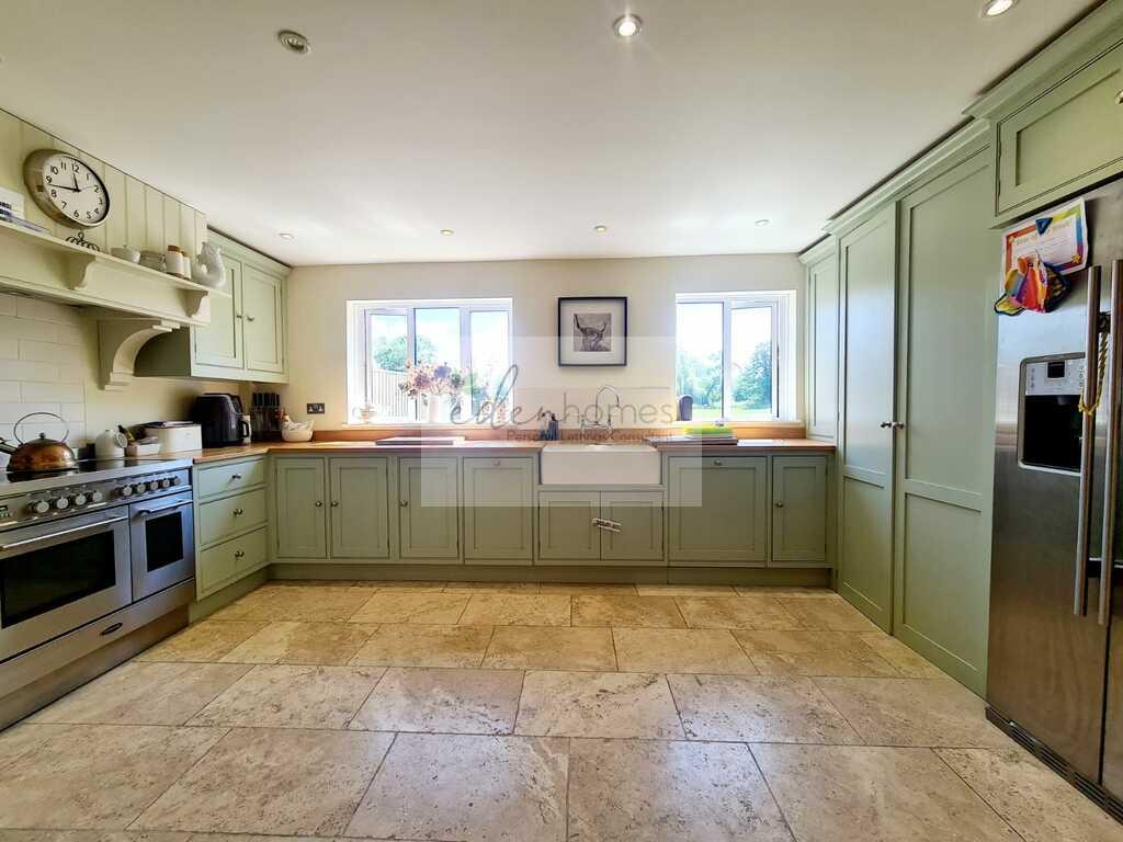 Kitchen 1.jfif