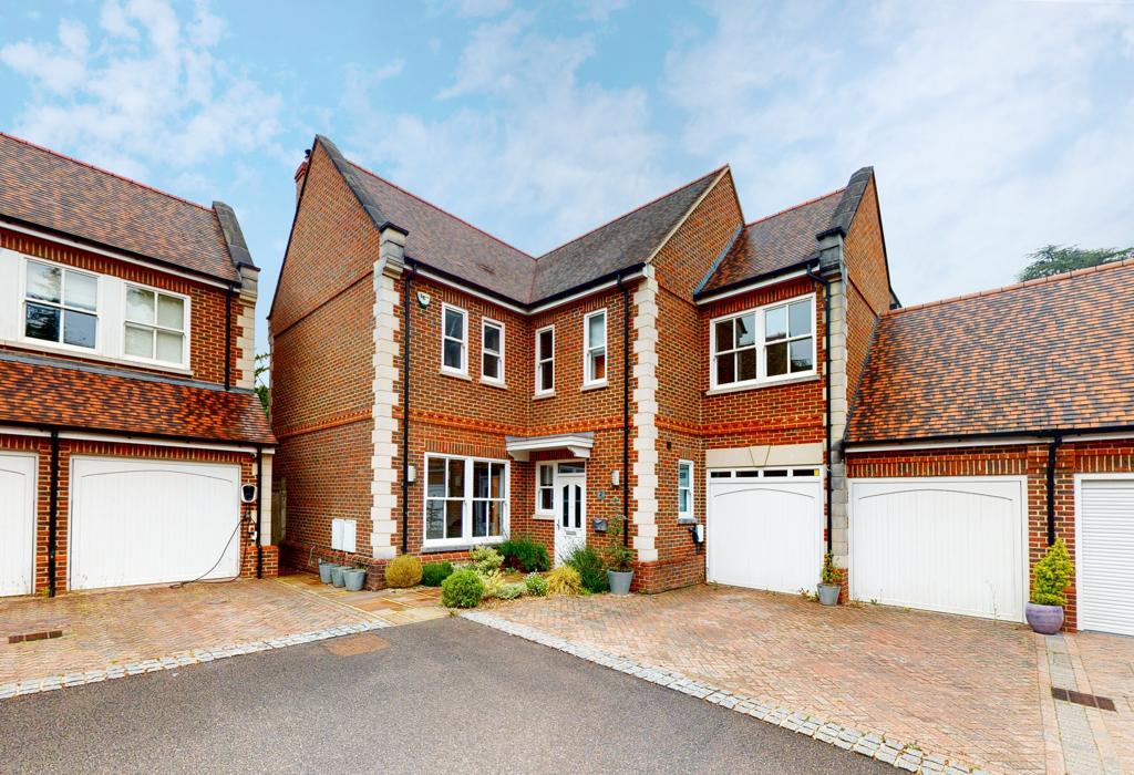 Fountains Park, Westerham Road, Westerham 4 bed detached house £1,700,000