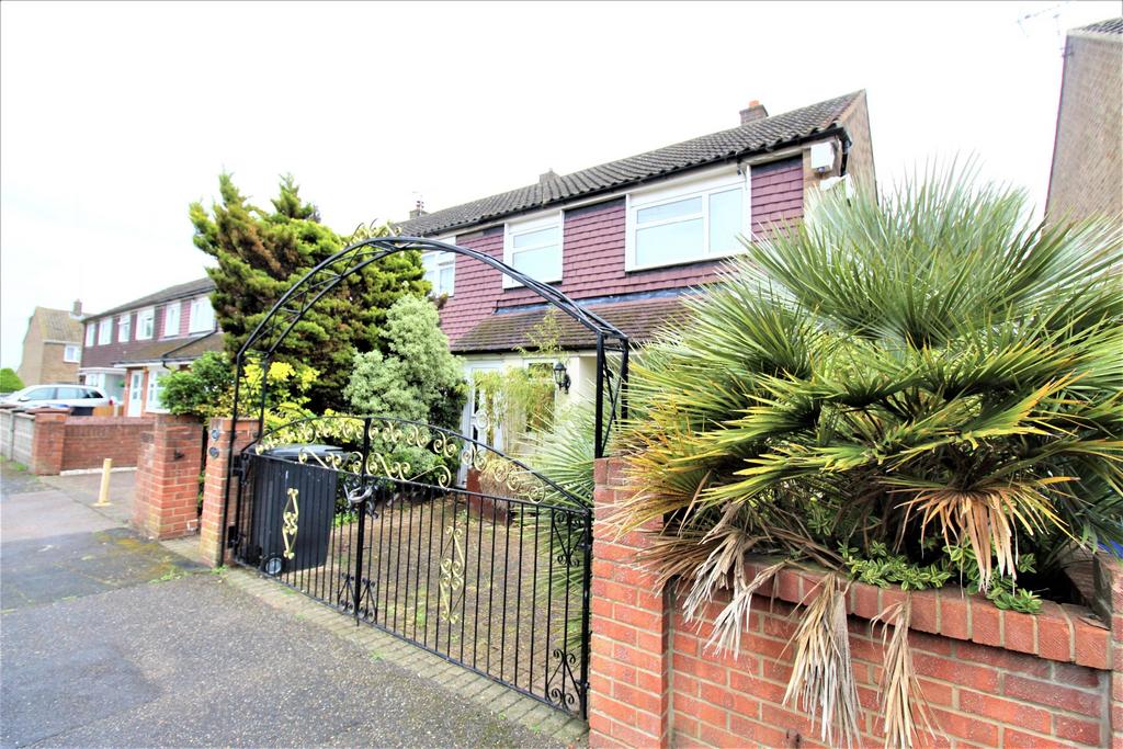 Wickham Road, Grays 3 bed semidetached house for sale £375,000