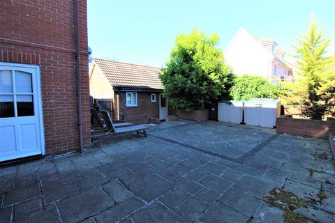 32 Carew Close, Chafford Hundred, Grays, RM16 6RZ
