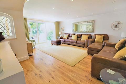 3 Chestnut Avenue, Grays, RM16 2UH