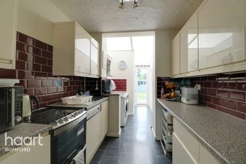 192 Collier Row Lane, Romford, RM5 3JB