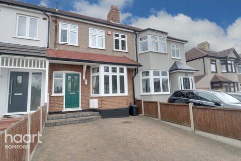 192 Collier Row Lane, Romford, RM5 3JB
